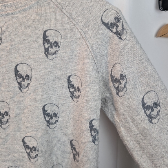 Tory Burch Skull Print Cashmere Sweater Size M In VGUC - Picture 4 of 13